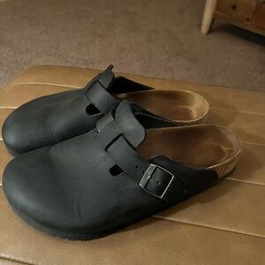 Birkenstock rubbed oil black leather clogs women’s 4O 9.5 slip ons